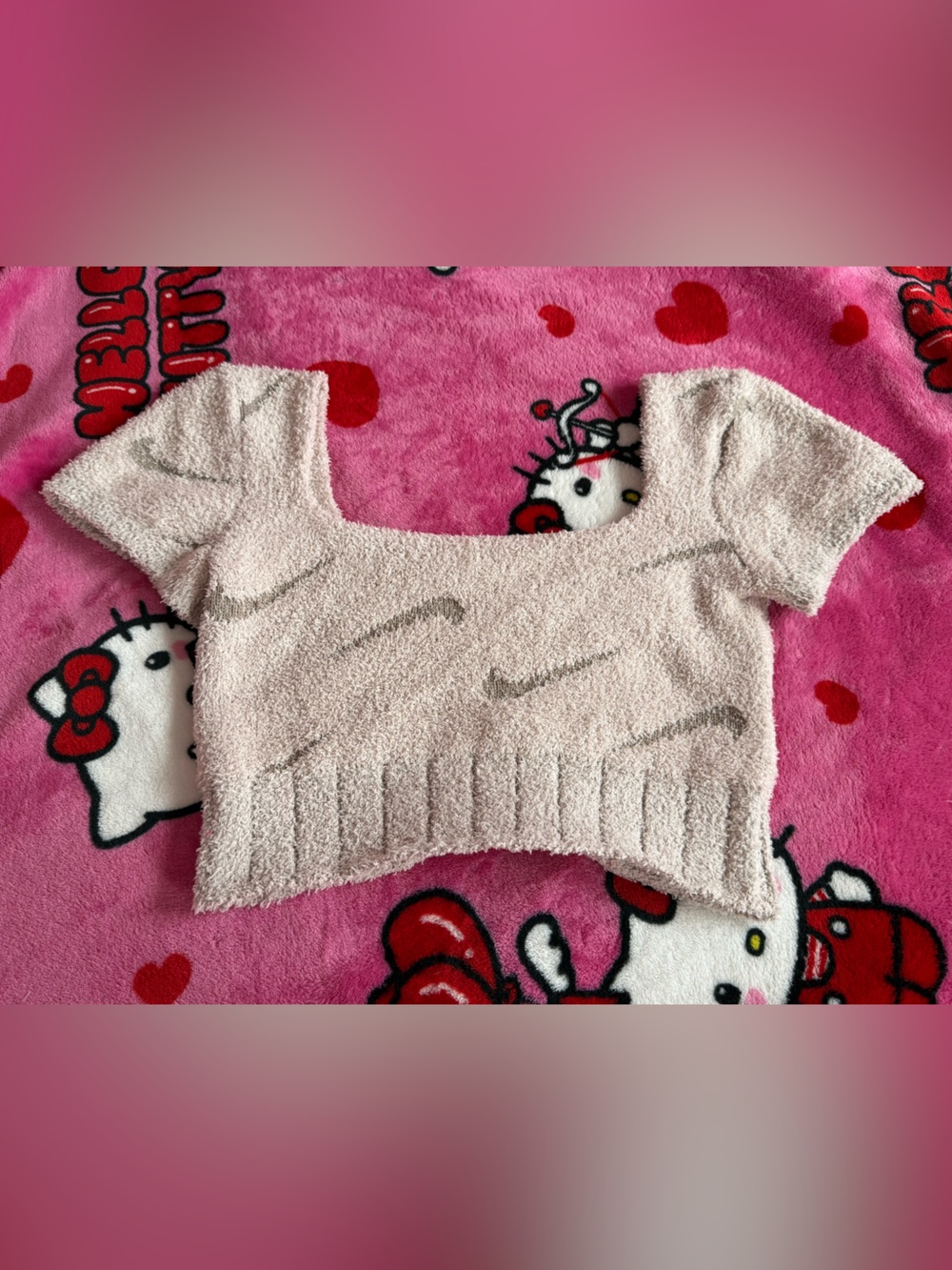 Nike Cream Cropped Plush Shirt size Small